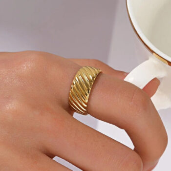 Simple Ring